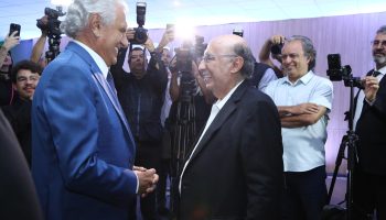 Governador Ronaldo Caiado prestigia lançamento do livro "Calma Sob Pressão", de Henrique Meirelles, em Goiânia