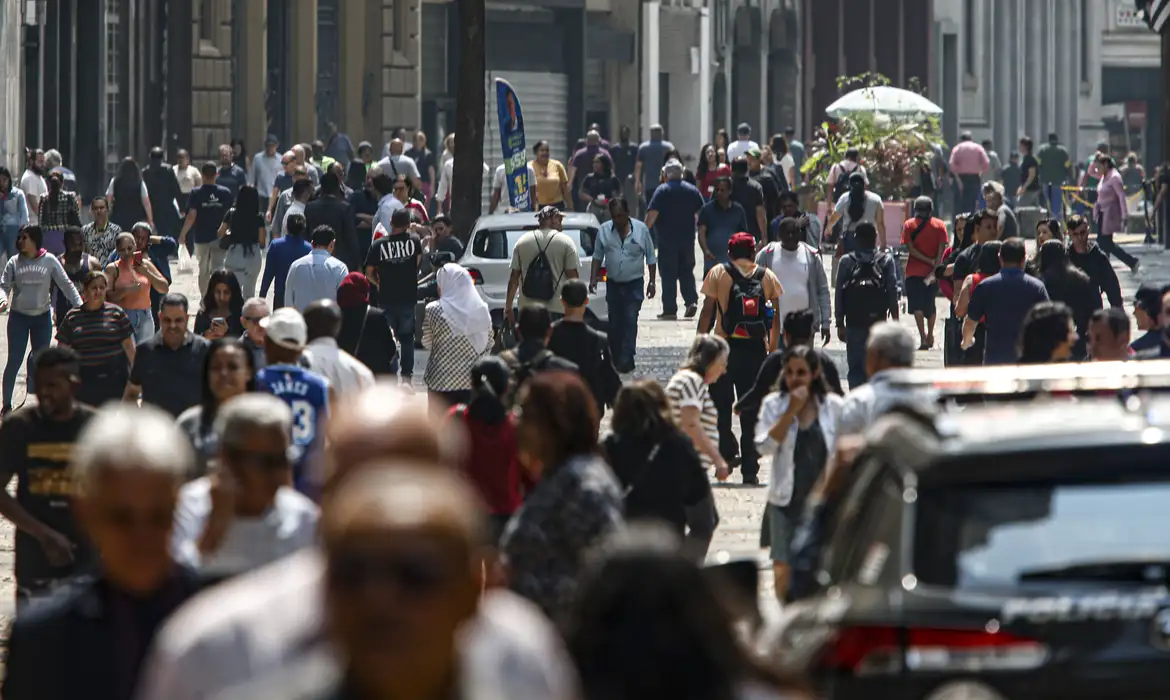 Desemprego em novembro chega a 6,1%, o menor desde 2012 / Paulo Pinto/Agência Brasil